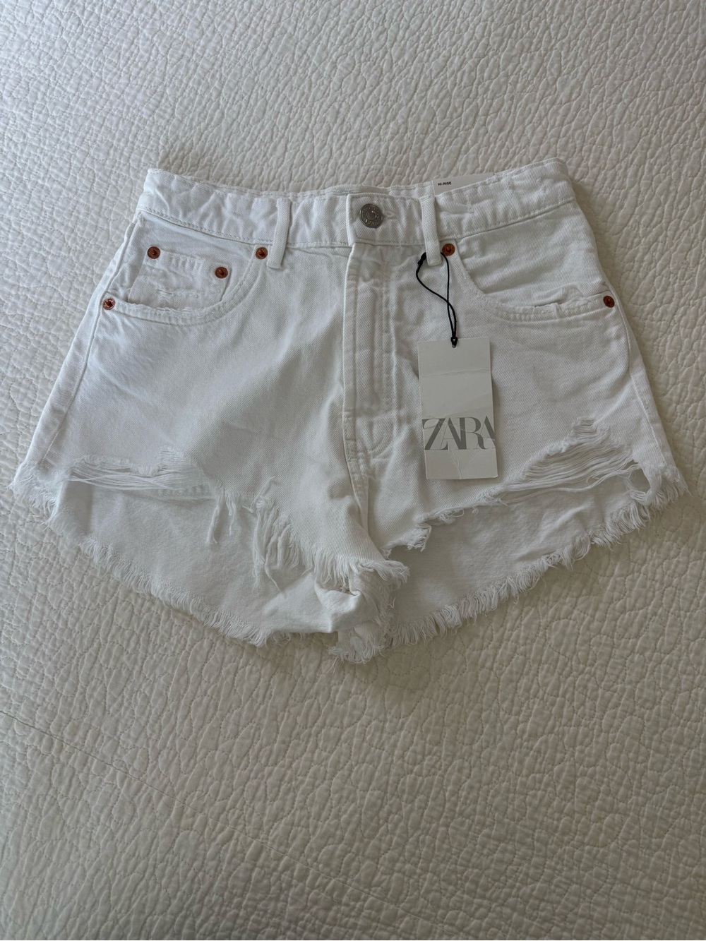 Zara White distressed high waisted denim jean shorts - ripped, frayed hem Size 6